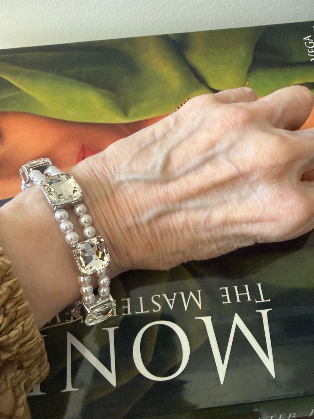 NWT Monet Timeless Collection Stretch Bracelet w/Clear Crystals & Faux Pearls.